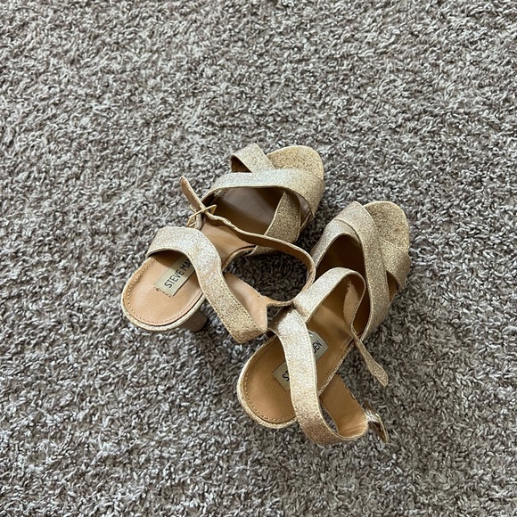 Steve Madden Gold Platform Heels - Picture 3 of 4